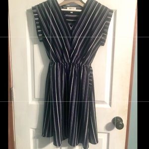 🔴Cute Monteau Dress WITH POCKETS!